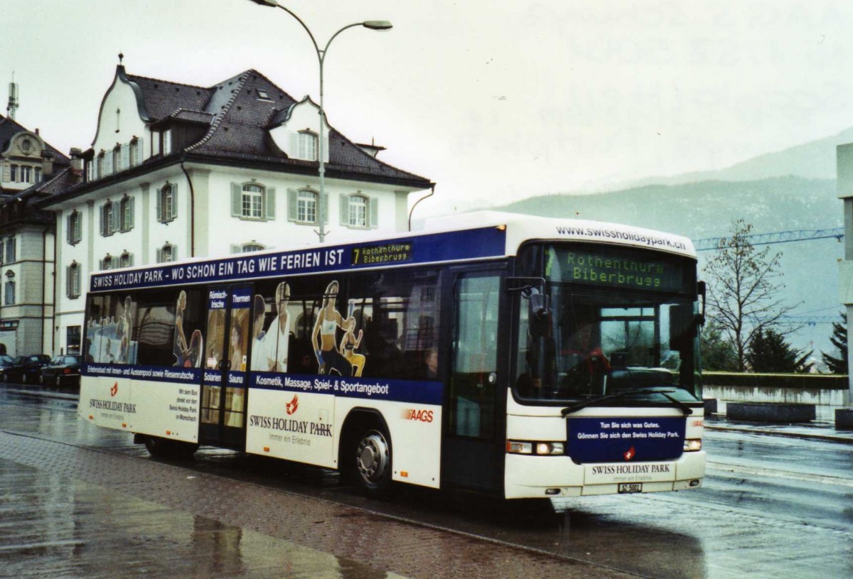 (122'634) - AAGS Schwyz - Nr. 1/SZ 5001 - Scania/Hess am 10. Dezember 2009 in Schwyz, Postplatz