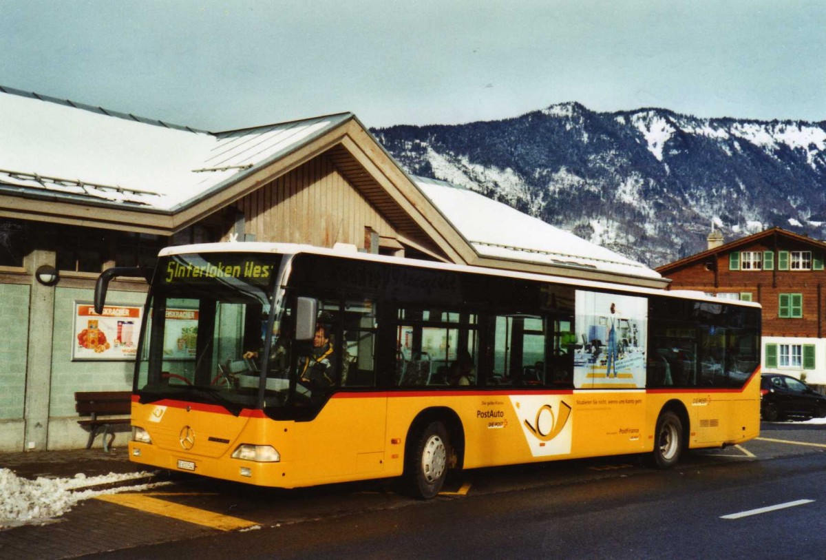 (123'206) - PostAuto Bern - BE 610'543 - Mercedes (ex P 25'381) am 22. Dezember 2009 beim Bahnhof Wilderswil