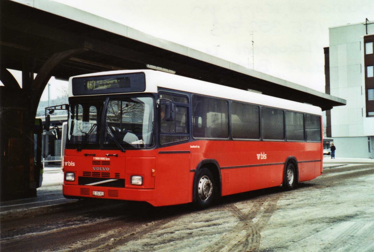 (124'135) - Busland, Burgdorf - Nr. 24/BE 352'903 - Volvo/Lauber (ex AAGK Koppigen Nr. 4) am 11. Januar 2010 beim Bahnhof Burgdorf
