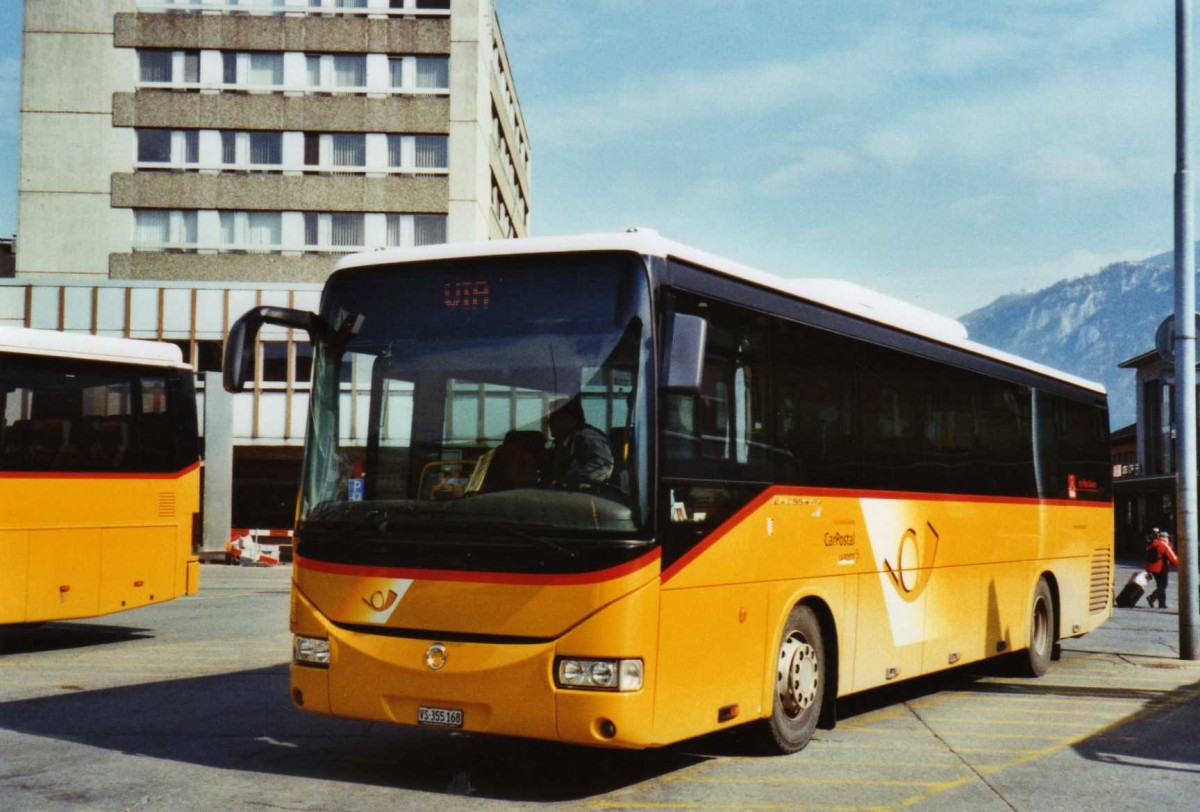 (124'709) - PostAuto Wallis - Nr. 6/VS 355'168 - Irisbus am 9. Mrz 2010 beim Bahnhof Sion