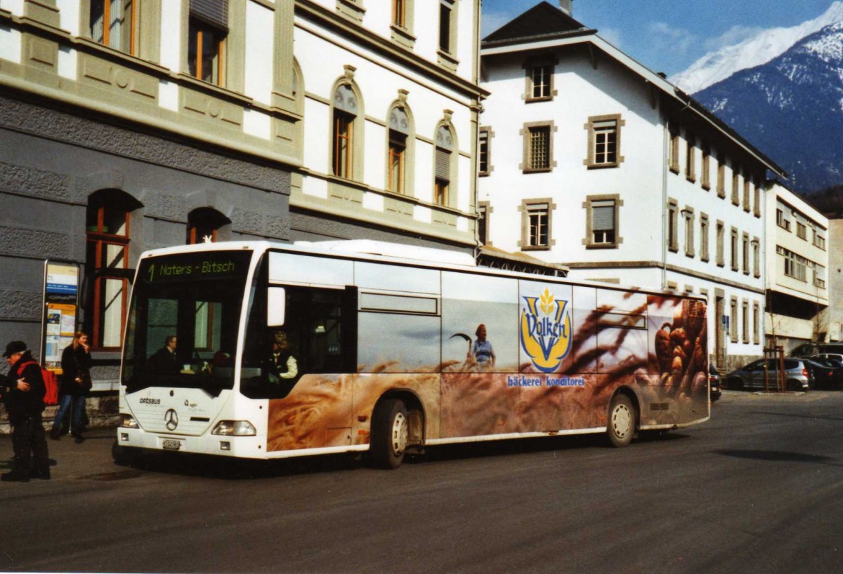 (124'833) - PostAuto Wallis - VS 241'961 - Mercedes am 12. Mrz 2010 beim Bahnhof Brig