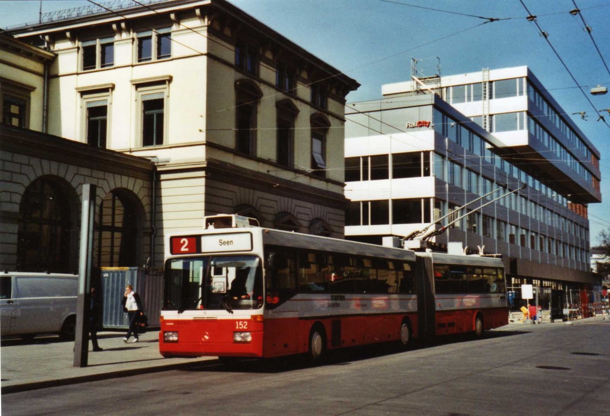 (125'101) - SW Winterthur - Nr. 152 - Mercedes Gelenktrolleybus am 17. Mrz 2010 beim Hauptbahnhof Winterthur