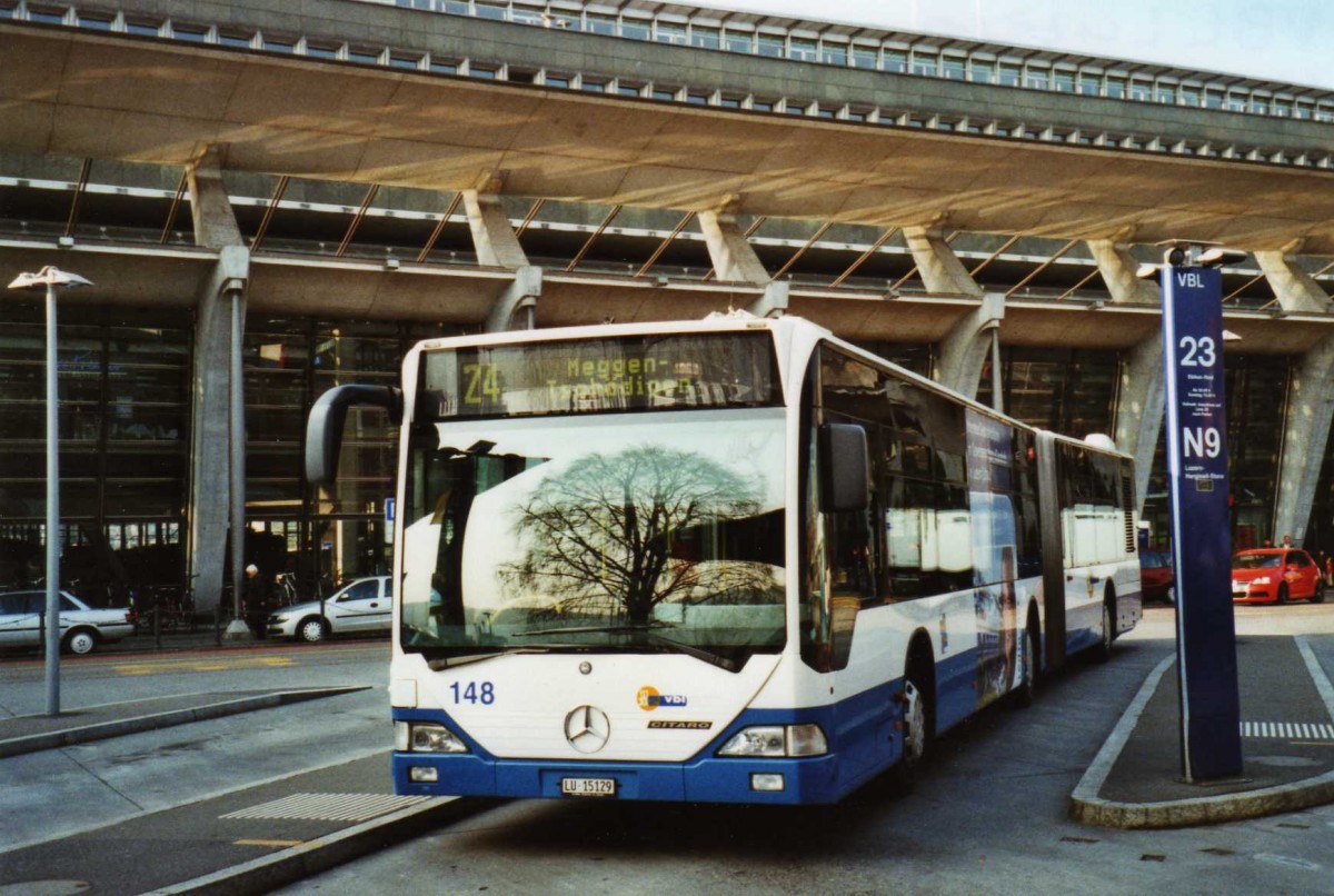 (125'601) - VBL Luzern - Nr. 148/LU 15'129 - Mercedes (ex Heggli, Kriens Nr. 710) am 24. April 2010 beim Bahnhof Luzern