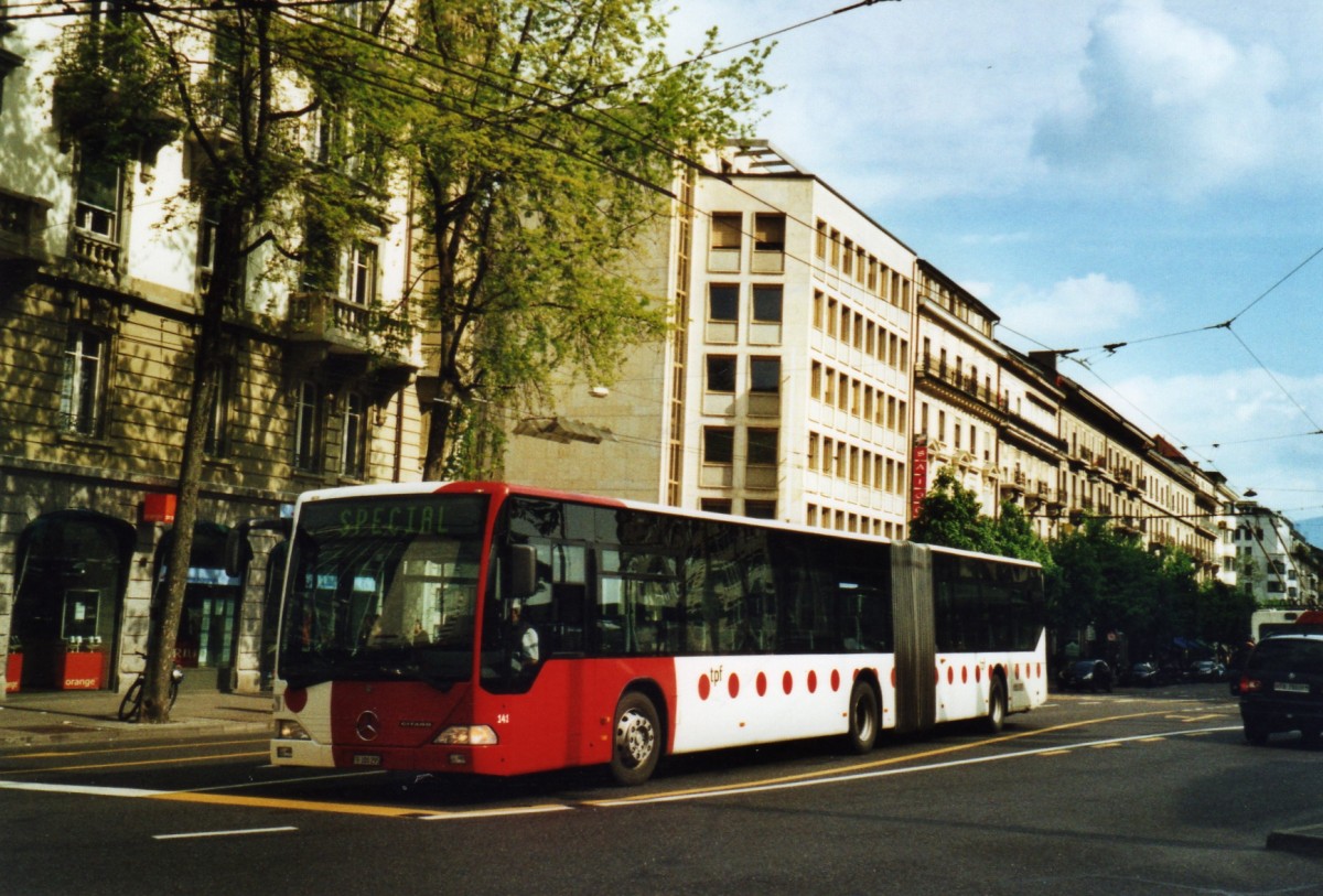 (126'420) - TPF Fribourg - Nr. 141/FR 300'295 - Mercedes am 19. Mai 2010 beim Bahnhof Fribourg