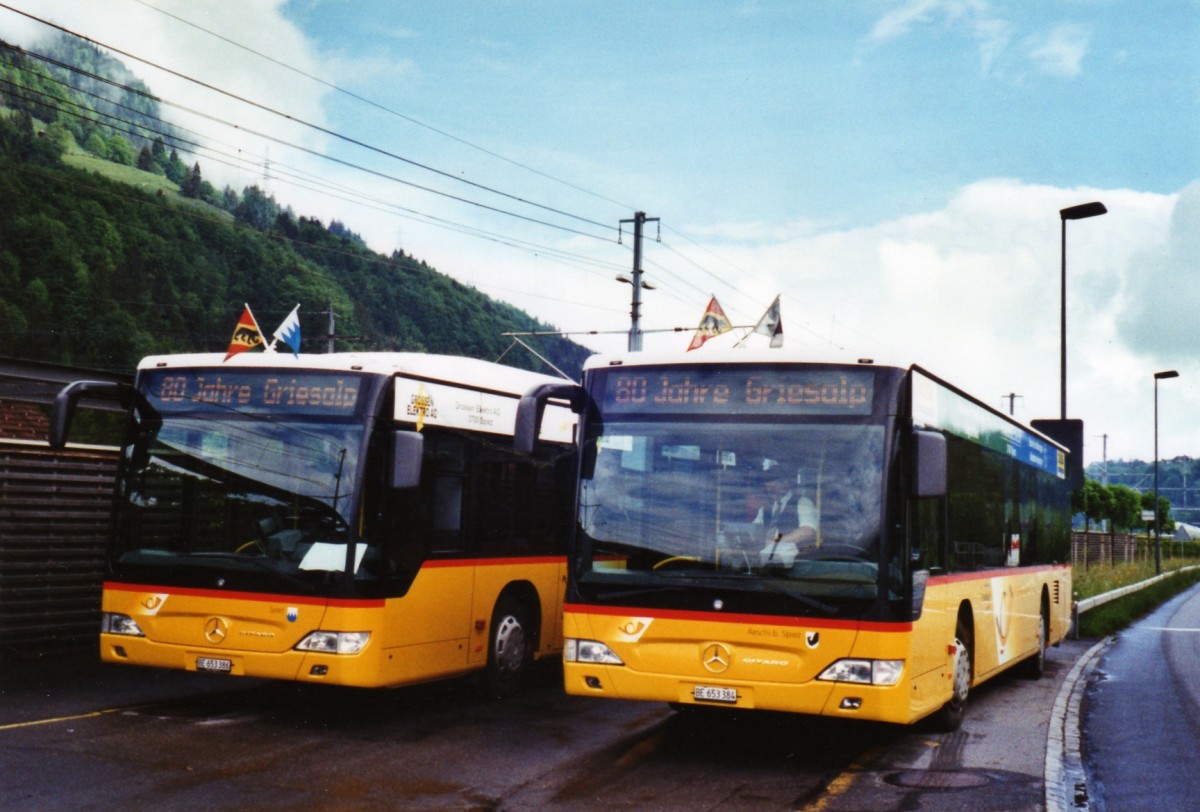 (126'614) - PostAuto Bern - BE 653'386 + BE 653'384 - Mercedes am 29. Mai 2010 beim Bahnhof Reichenbach