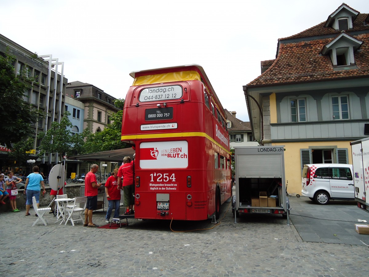 (127'986) - Londag, Bassersdorf - ZH 31'484 U - ??? (ex Londonbus Nr. 720) am 15. Juli 2010 in Thun, Waisenhausplatz