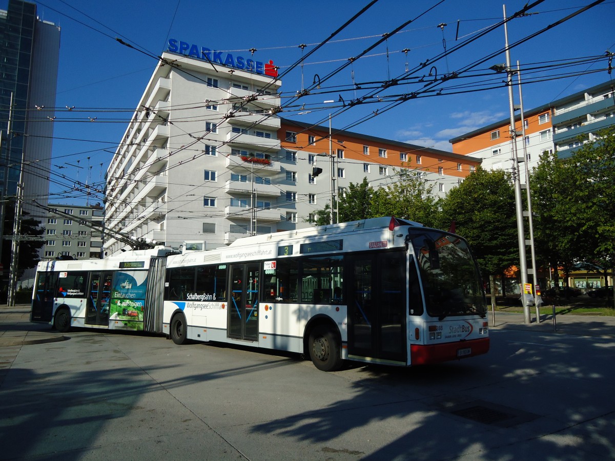(128'319) - StadtBus, Salzburg - Nr. 288/S 163 KW - Van Hool Gelenktrolleybus am 8. August 2010 beim Bahnhof Salzburg