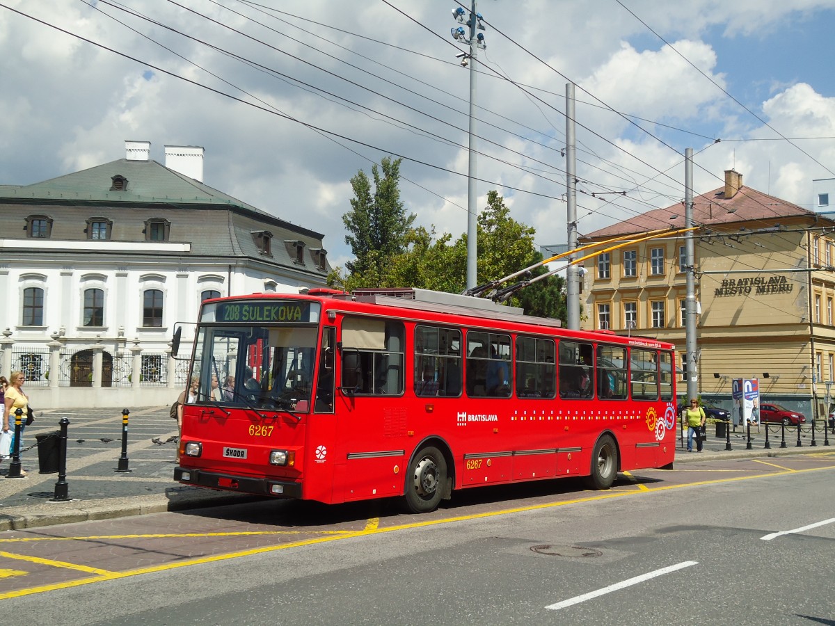 (128'515) - DPB Bratislava - Nr. 6267 - Skoda Trolleybus am 10. August 2010 in Bratislava, Hodzovo Nam.