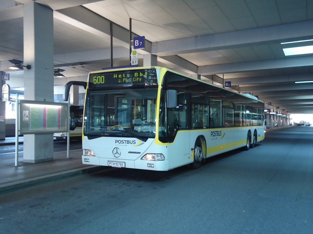 (128'550) - PostBus - PT 15'765 - Mercedes am 10. August 2010 beim Bahnhof Linz