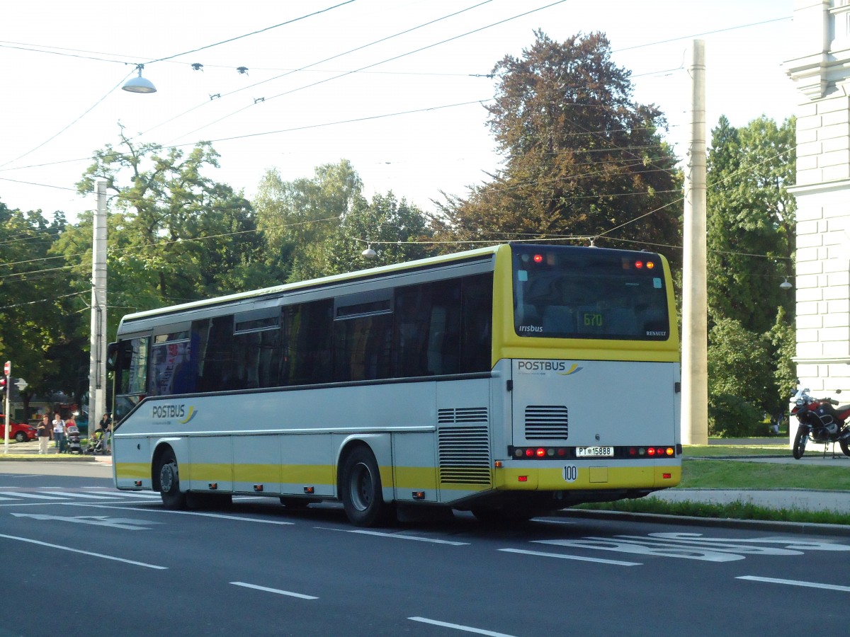 (128'557) - PostBus - PT 15'888 - Irisbus am 10. August 2010 beim Bahnhof Linz