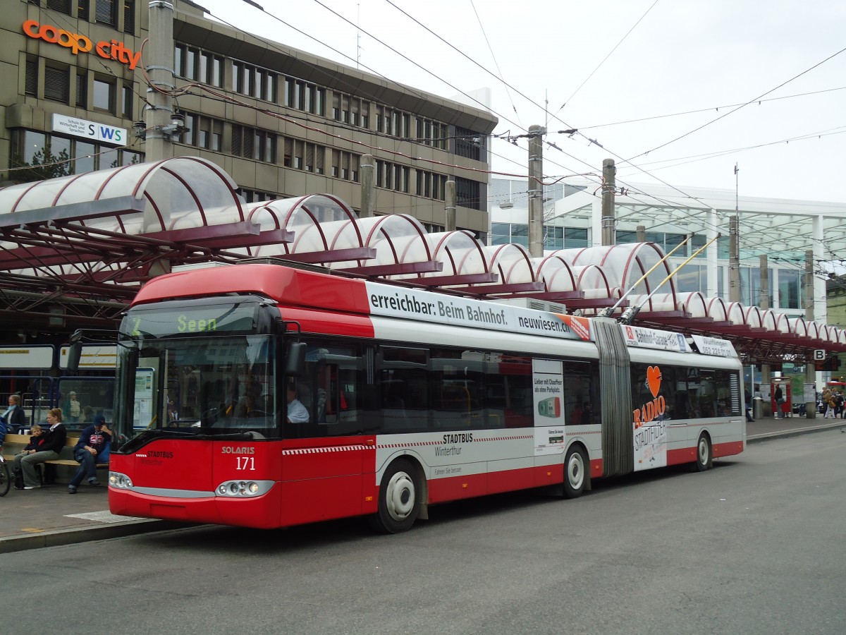 (129'702) - SW Winterthur - Nr. 171 - Solaris Gelenktrolleybus am 15. September 2010 beim Hauptbahnhof Winterthur
