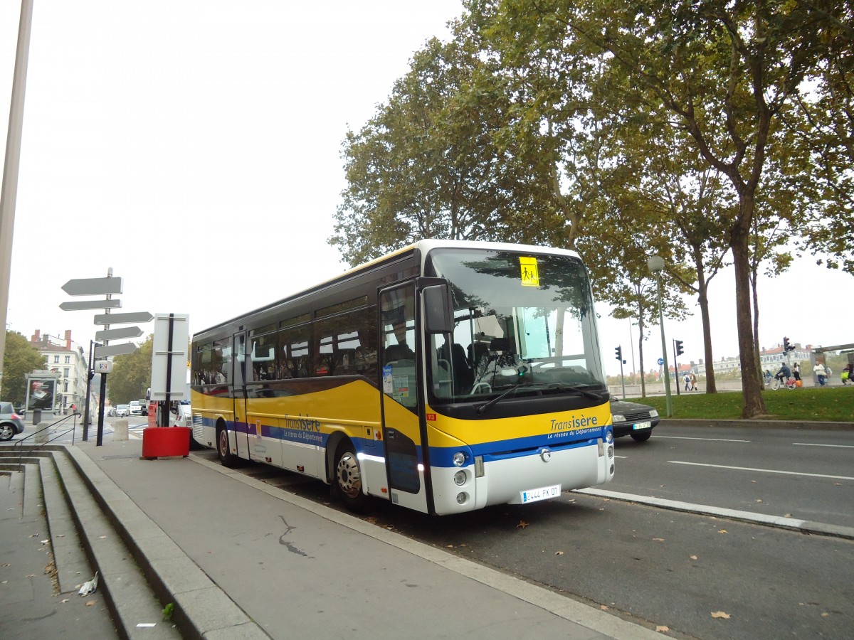 (130'482) - Transisre, Grenoble - Nr. 113/2444 PX 07 - Irisbus am 14. Oktober 2010 in Lyon, Hotel de Ville - Louis Pradel