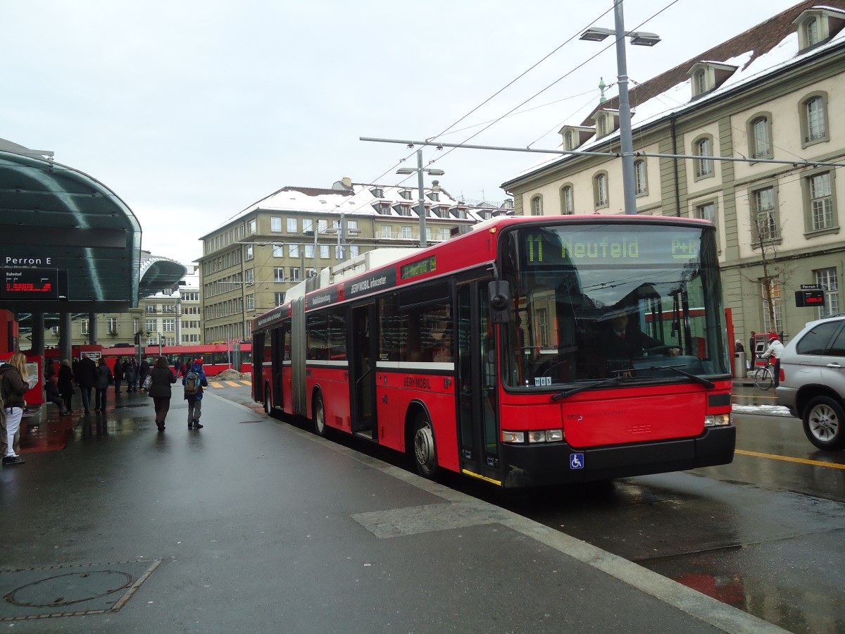 (131'386) - Bernmobil, Bern - Nr. 7 - NAW/Hess Gelenktrolleybus am 7. Dezember 2010 beim Bahnhof Bern
