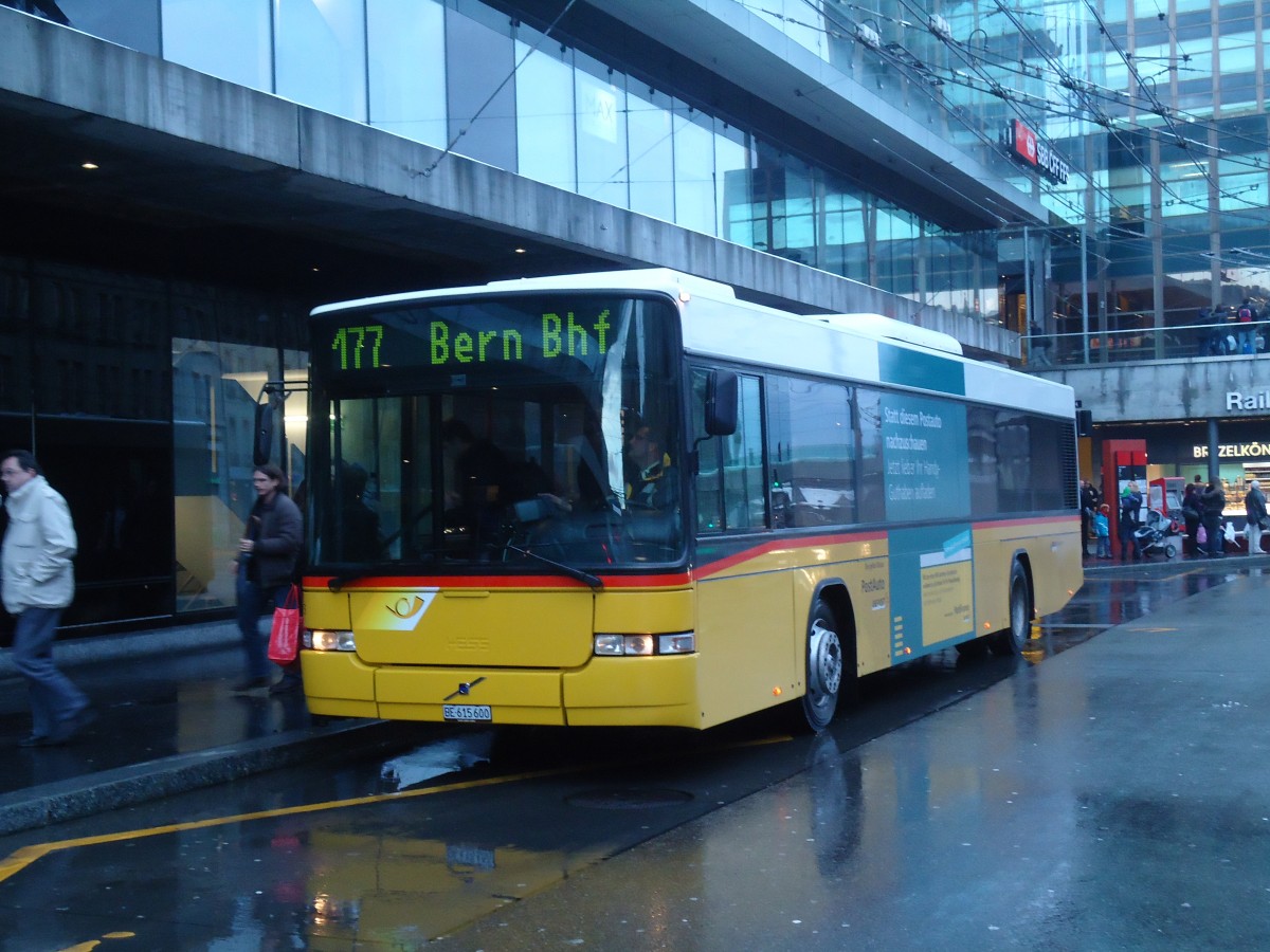 (131'399) - PostAuto Bern - Nr. 513/BE 615'600 - Volvo/Hess (ex P 25'679) am 7. Dezember 2010 beim Bahnhof Bern