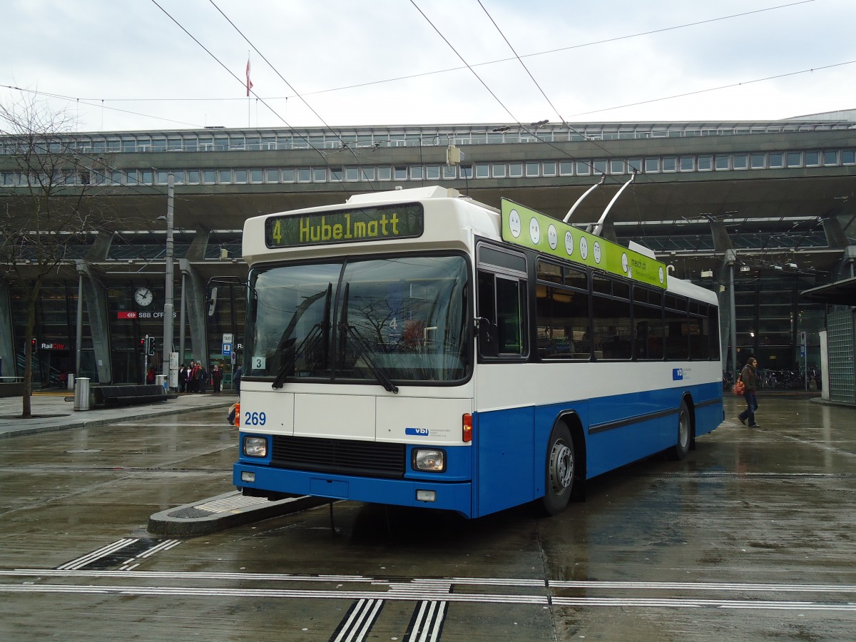 (131'401) - VBL Luzern - Nr. 269 - NAW/R&J-Hess Trolleybus am 8. Dezember 2010 beim Bahnhof Luzern