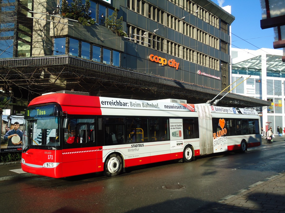 (131'507) - SW Winterthur - Nr. 171 - Solaris Gelenktrolleybus am 9. Dezember 2010 beim Hauptbahnhof Winterthur
