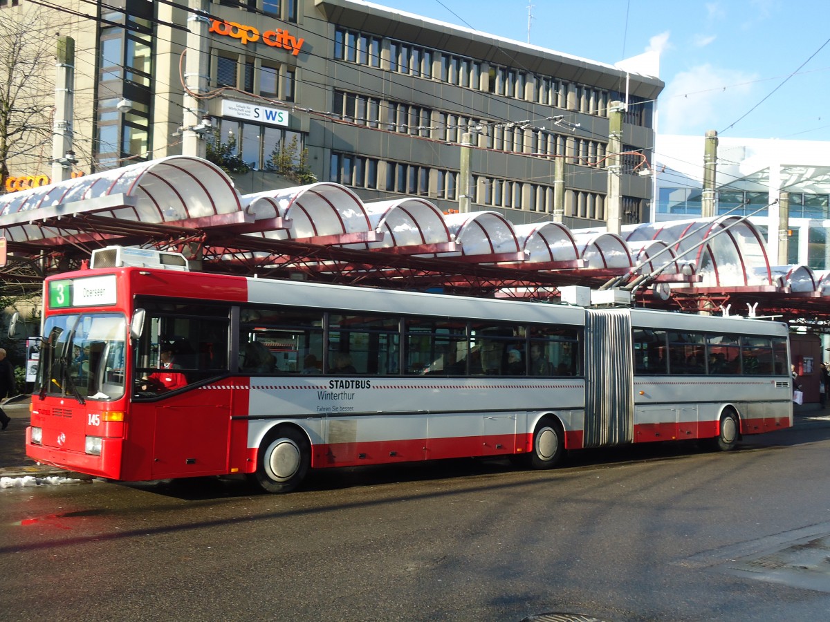 (131'528) - SW Winterthur - Nr. 145 - Mercedes Gelenktrolleybus am 9. Dezember 2010 beim Hauptbahnhof Winterthur