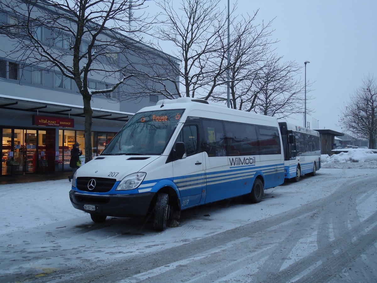 (131'596) - WilMobil, Wil - Nr. 207/SG 157'346 - Mercedes am 15. Dezember 2010 beim Bahnhof Wil
