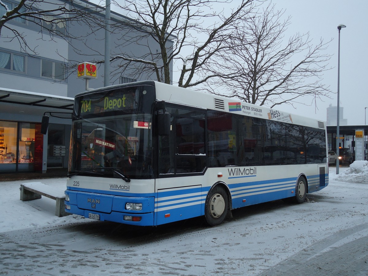 (131'597) - WilMobil, Wil - Nr. 225/SG 245'705 - MAN/Gppel (ex Wick, Wil Nr. 5) am 15. Dezember 2010 beim Bahnhof Wil