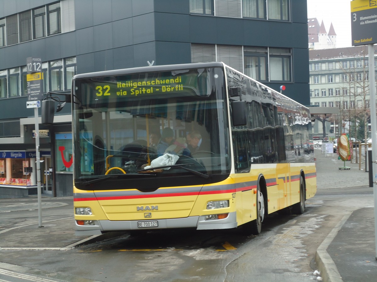(131'707) - STI Thun - Nr. 127/BE 700'127 - MAN am 28. Dezember 2010 beim Bahnhof Thun