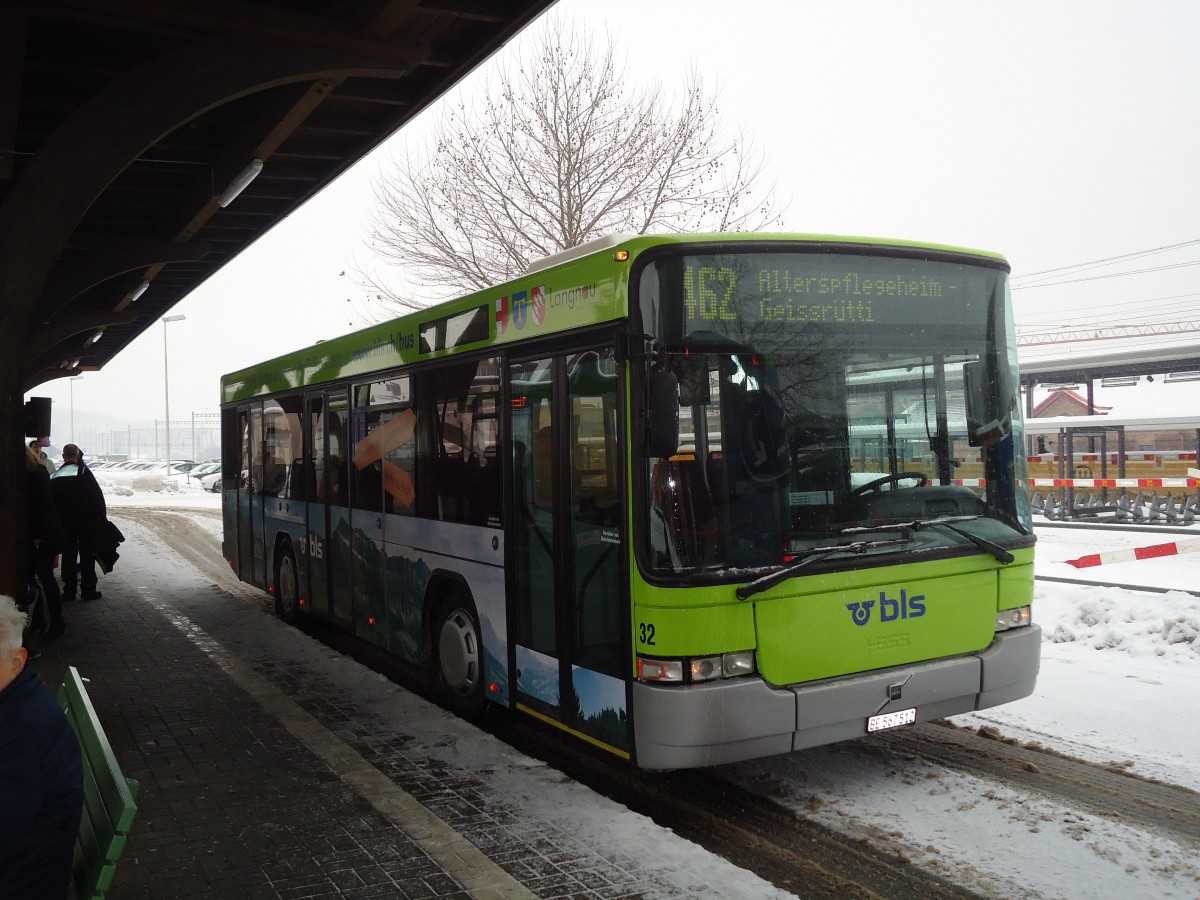 (131'730) - Busland, Burgdorf - Nr. 32/BE 567'512 - Volvo/Hess (ex AAGK Koppigen Nr. 12) am 28. Dezember 2010 beim Bahnhof Burgdorf