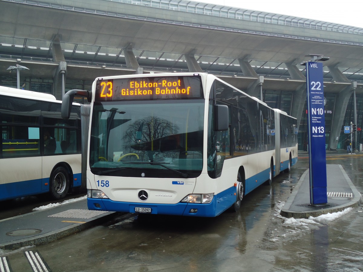 (131'791) - VBL Luzern - Nr. 158/LU 15'092 - Mercedes am 29. Dezember 2010 beim Bahnhof Luzern