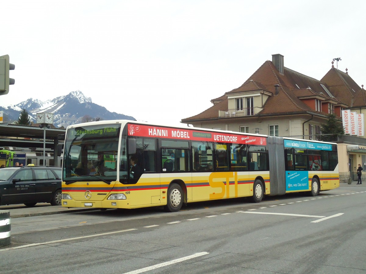 (132'288) - STI Thun - Nr. 109/BE 700'109 - Mercedes am 9. Januar 2011 beim Bahnhof Spiez