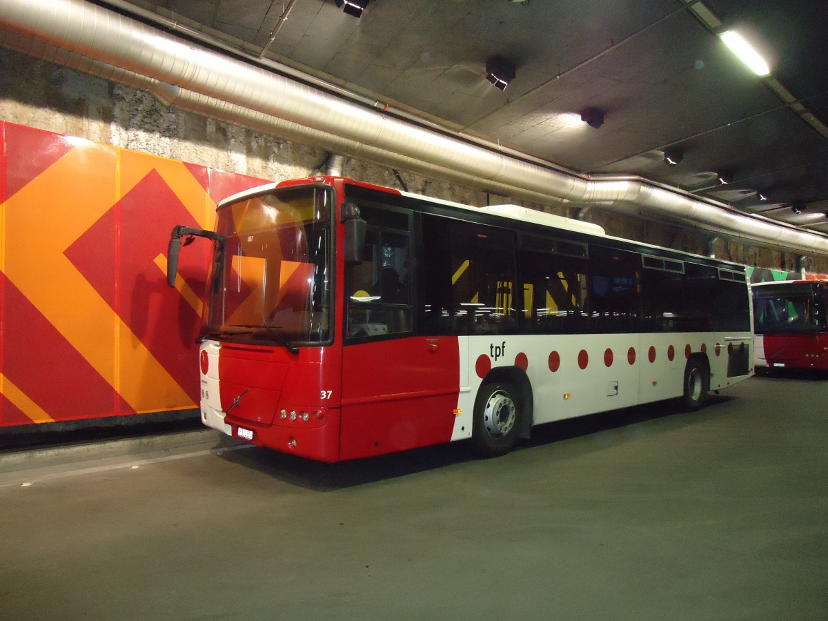 (132'708) - TPF Fribourg - Nr. 37/FR 300'354 - Volvo am 7. Mrz 2011 in Fribourg, Busbahnhof