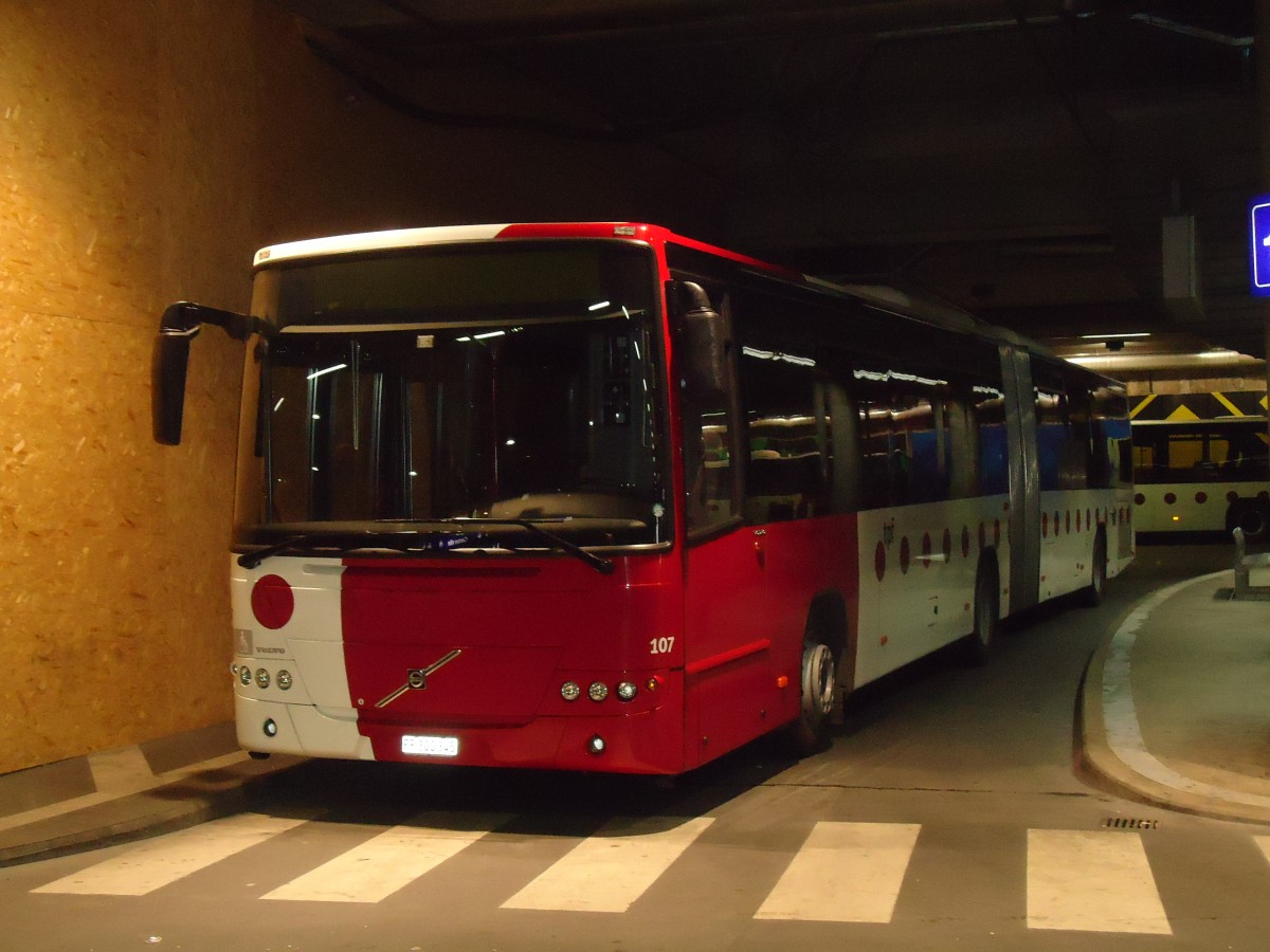 (132'711) - TPF Fribourg - Nr. 107/FR 300'345 - Volvo am 7. Mrz 2011 in Fribourg, Busbahnhof