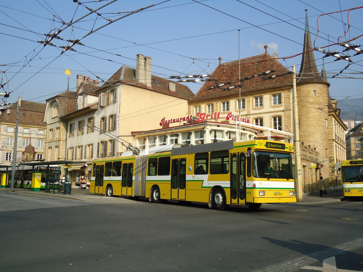 (132'749) - TN Neuchtel - Nr. 101 - NAW/Hess Gelenktrolleybus am 8. Mrz 2011 in Neuchtel, Place Pury