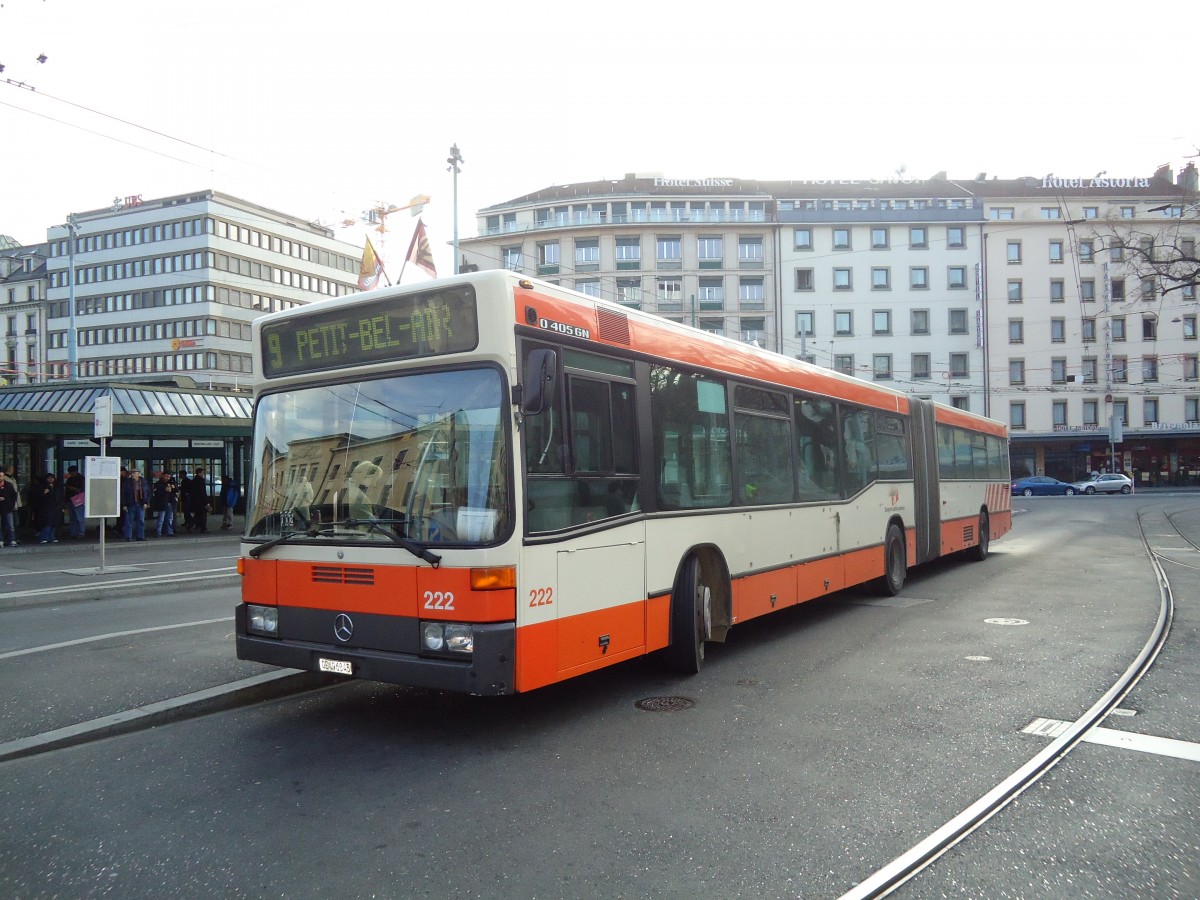 (132'824) - TPG Genve - Nr. 222/GE 96'345 - Mercedes am 10. Mrz 2011 beim Bahnhof Genve