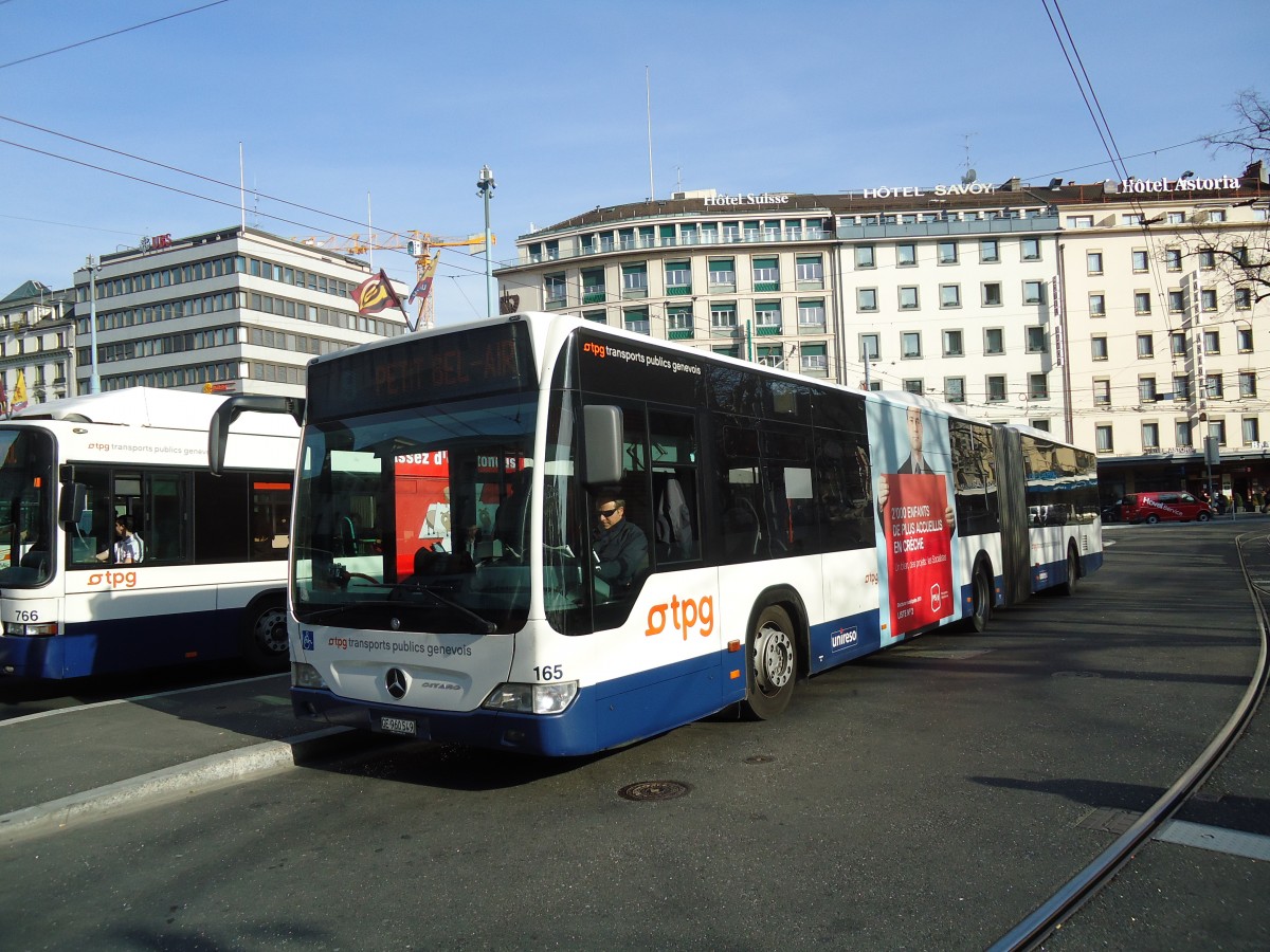(132'947) - TPG Genve - Nr. 165/GE 960'549 - Mercedes am 10. Mrz 2011 beim Bahnhof Genve
