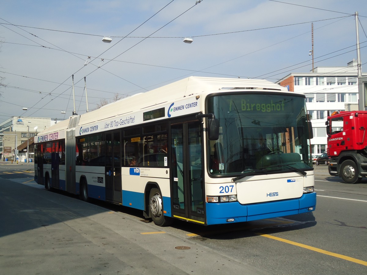 (132'996) - VBL Luzern - Nr. 207 - Hess/Hess Gelenktrolleybus am 11. Mrz 2011 in Luzern, Weinbergli