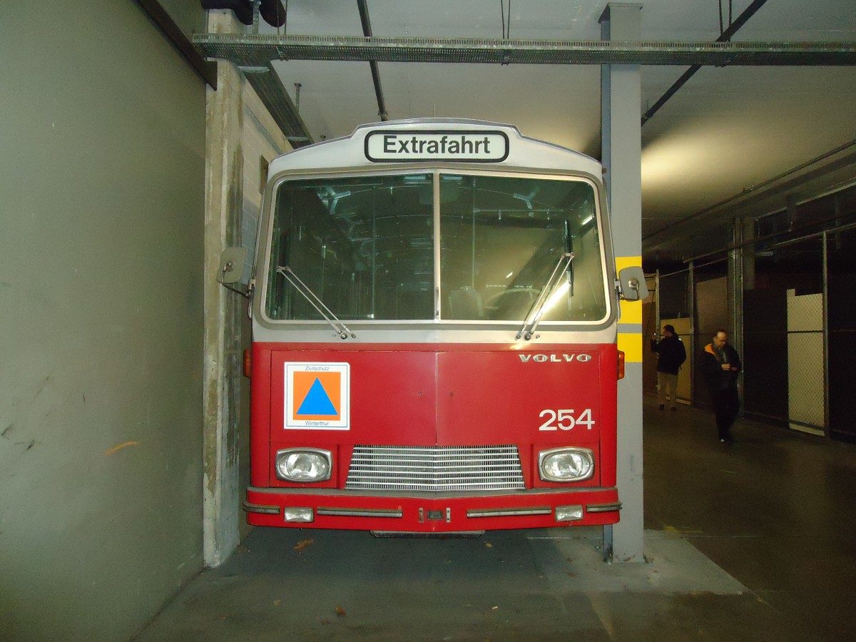 (133'110) - Zivilschutz, Winterthur - Nr. 254 - Volvo/Hess (ex WV Winterthur Nr. 254) am 20. Mrz 2011 in Winterthur, Depot Grzefeld