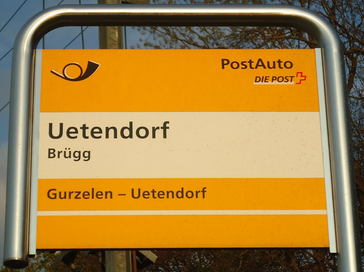 (133'307) - PostAuto-Haltestellenschild - Uetendorf, Brgg - am 16. April 2011