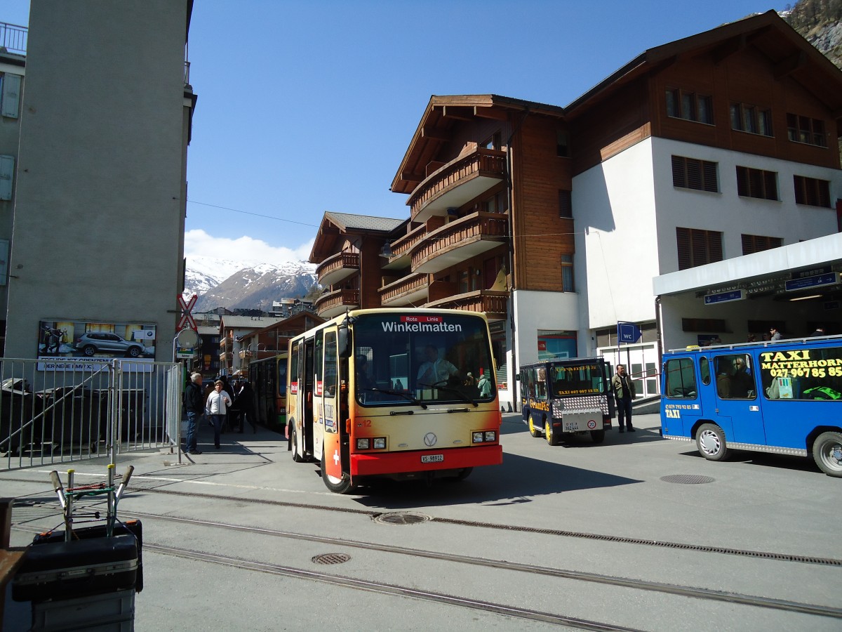 (133'360) - OBZ Zermatt - Nr. 12/VS 98'912 - Vetter am 22. April 2011 beim Bahnhof Zermatt