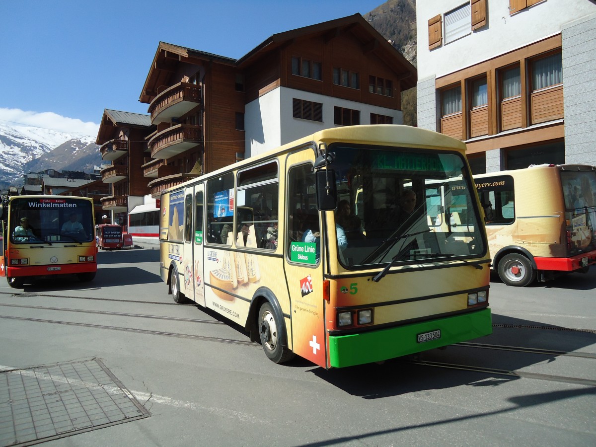 (133'362) - OBZ Zermatt - Nr. 5/VS 133'504 - Vetter (ex Nr. 1) am 22. April 2011 beim Bahnhof Zermatt
