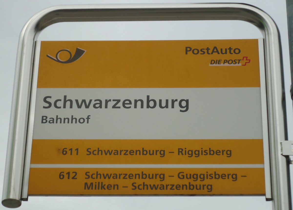 (133'990) - PostAuto-Haltestellenschild - Schwarzenburg, Bahnhof - am 9. Juni 2011