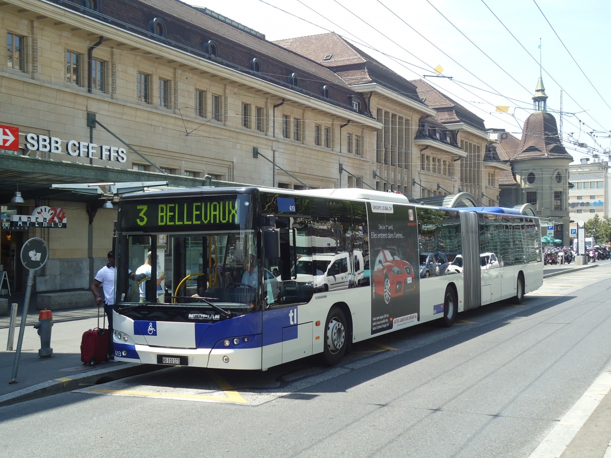 (135'122) - TL Lausanne - Nr. 613/VD 310'171 - Neoplan am 12. Juli 2011 beim Bahnhof Lausanne
