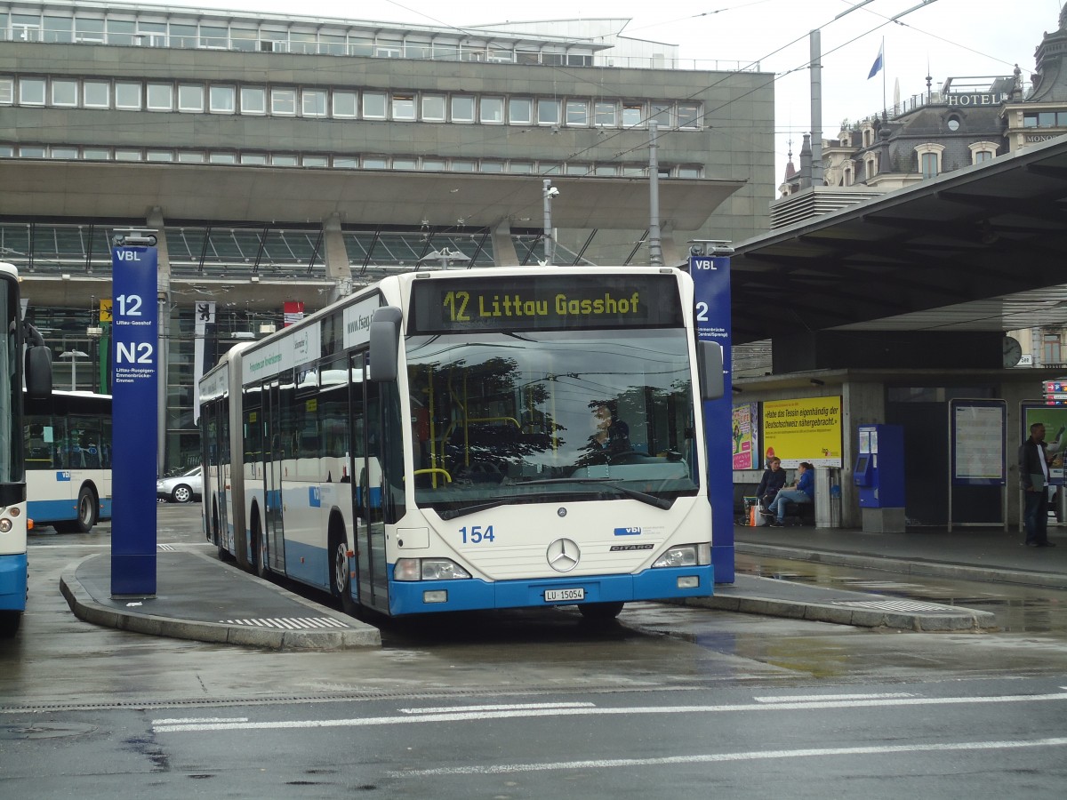 (135'860) - VBL Luzern - Nr. 154/LU 15'054 - Mercedes am 5. September 2011 beim Bahnhof Luzern