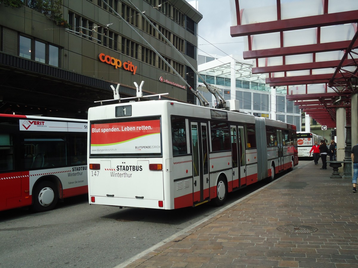 (135'914) - SW Winterthur - Nr. 147 - Mercedes Gelenktrolleybus am 14. September 2011 beim Hauptbahnhof Winterthur