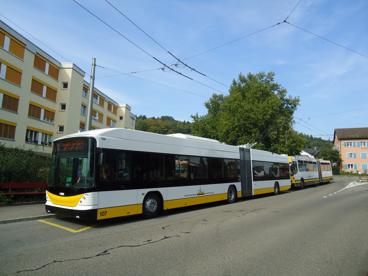 (136'185) - VBSH Schaffhausen - Nr. 107 - Hess/Hess Gelenktrolleybus am 25. September 2011 in Neuhausen, Herbstcker