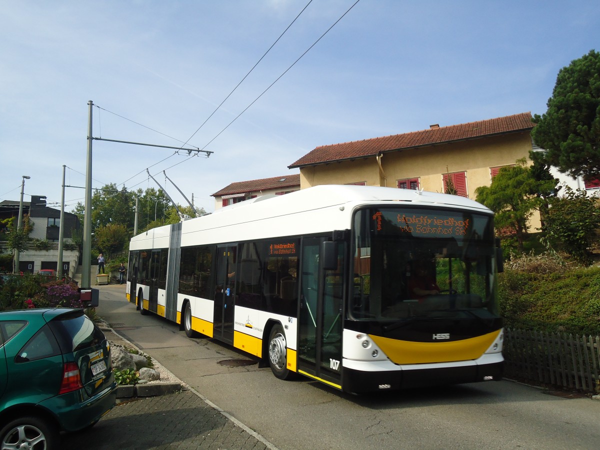 (136'187) - VBSH Schaffhausen - Nr. 107 - Hess/Hess Gelenktrolleybus am 25. September 2011 in Neuhausen, Tbeliweg
