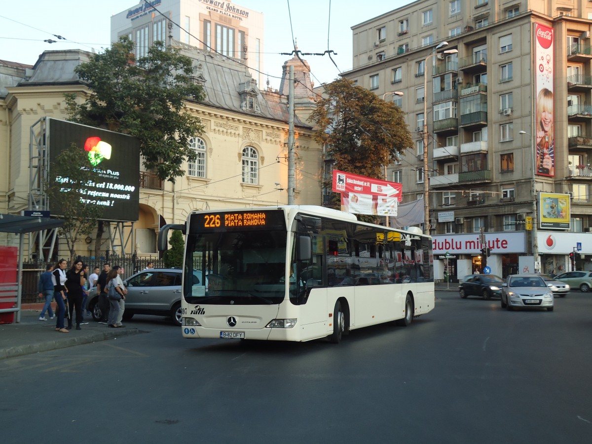 (136'380) - RATB Bukarest - Nr. 4697/B 82 DFY - Mercedes am 4. Oktober 2011 in Bukarest, Piata Romana