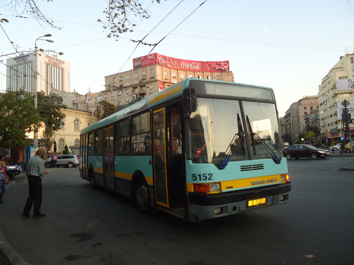 (136'382) - RATB Bukarest - Nr. 5152/B 00'251 - Ikarus Trolleybus am 4. Oktober 2011 in Bukarest, Piata Romana
