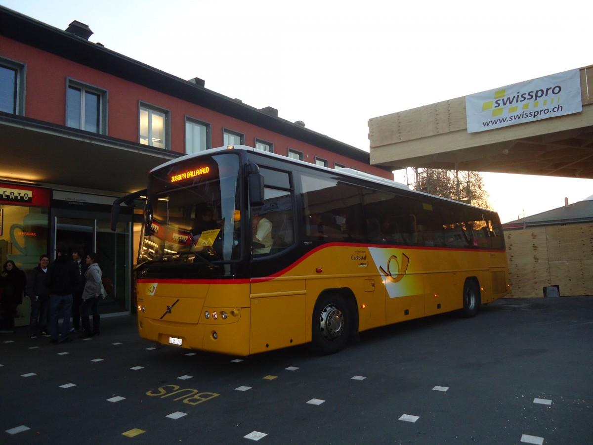 (136'868) - Buchard, Leytron - Nr. 111/VS 181'090 - Volvo am 22. November 2011 beim Bahnhof Sion