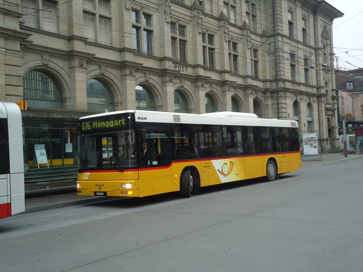 (136'951) - Moser, Flaach - Nr. 134/ZH 186'956 - MAN (ex Nr. 3; ex Nr. 8) am 24. November 2011 beim Hauptbahnhof Winterthur