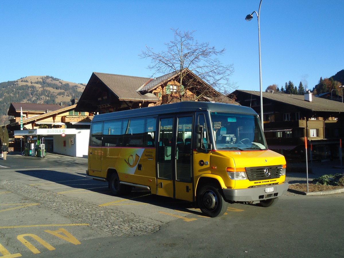(136'995) - Kbli, Gstaad - BE 21'779 - Mercedes am 25. November 2011 beim Bahnhof Gstaad