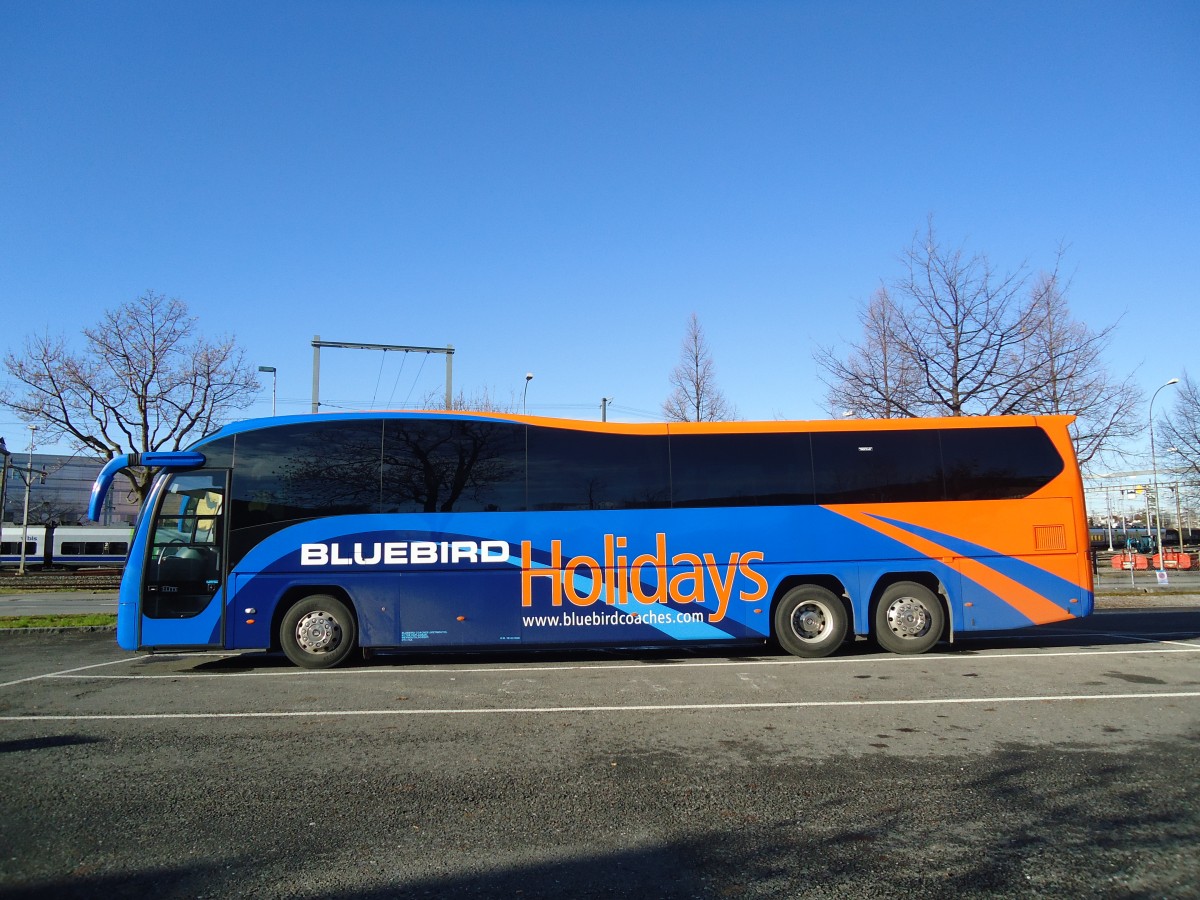 (137'298) - Aus England: Bluebird, Weymouth - BC11 BBC - Plaxton am 25. Dezember 2011 in Thun, Seestrasse