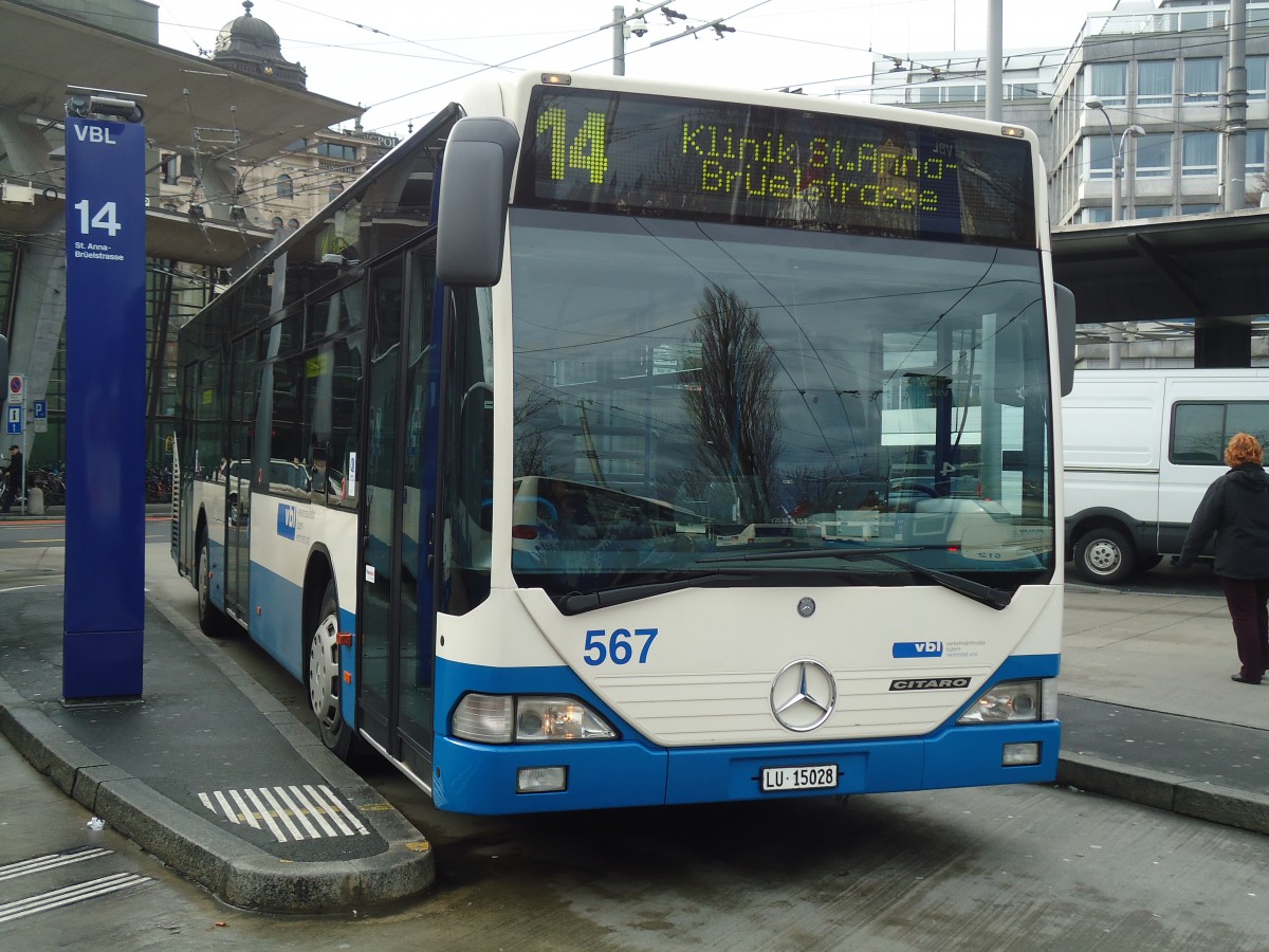 (137'356) - VBL Luzern - Nr. 567/LU 15'028 - Mercedes (ex Gowa, Luzern Nr. 67) am 2. Januar 2012 beim Bahnhof Luzern